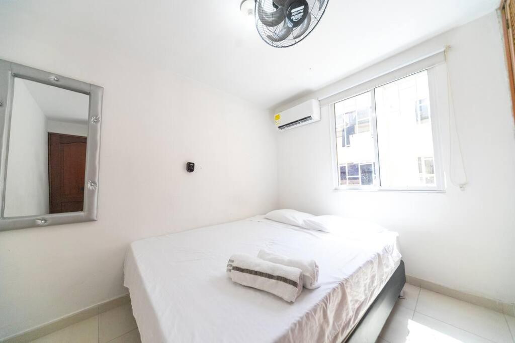 El Bendecido. Amplio apartamento entero con excelente ubicación y parqueadero privado gratis las 24 Horas.
