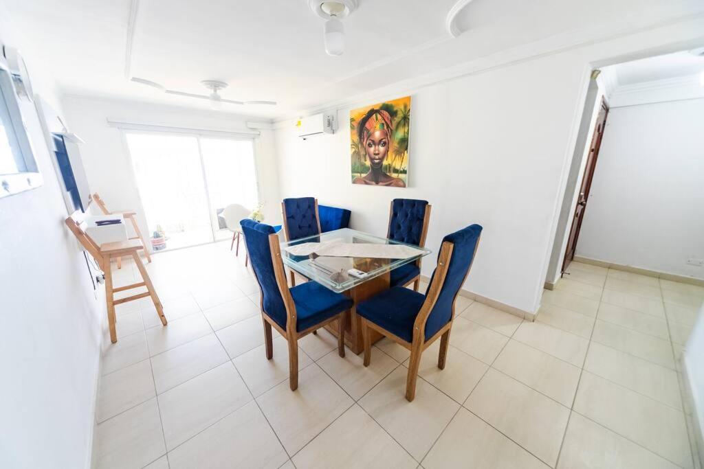 El Bendecido. Amplio apartamento entero con excelente ubicación y parqueadero privado gratis las 24 Horas.