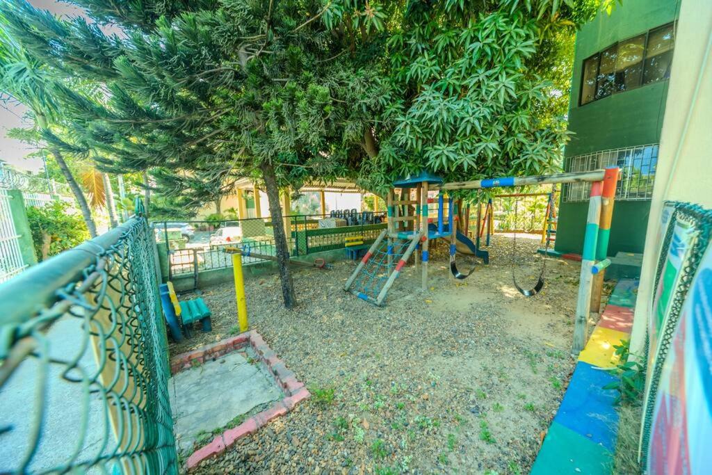 El Bendecido. Amplio apartamento entero con excelente ubicación y parqueadero privado gratis las 24 Horas.
