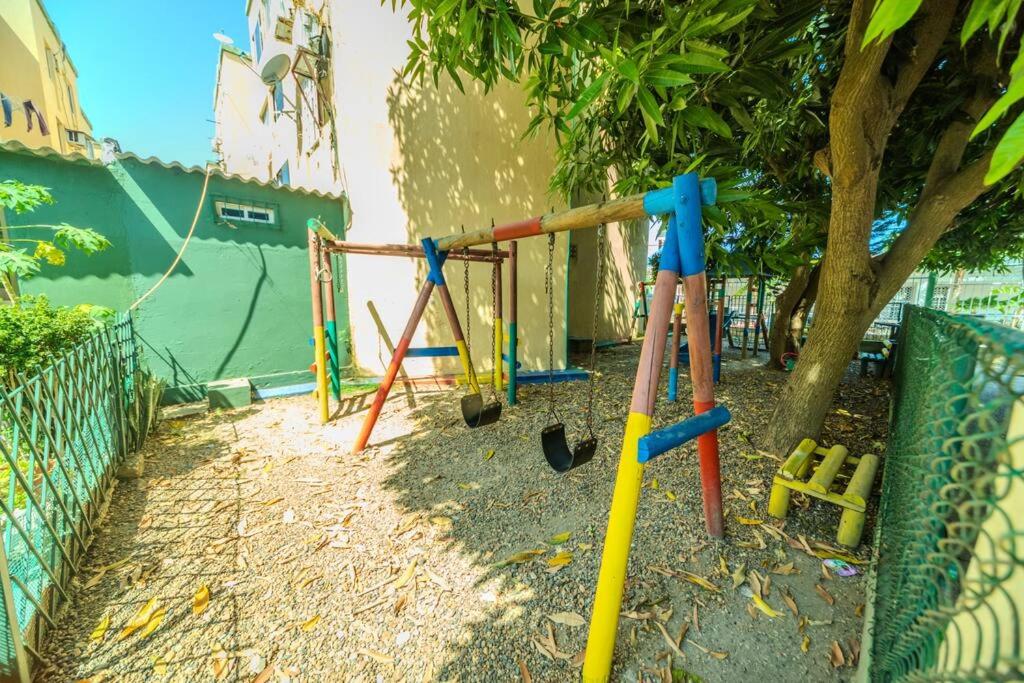 El Bendecido. Amplio apartamento entero con excelente ubicación y parqueadero privado gratis las 24 Horas.