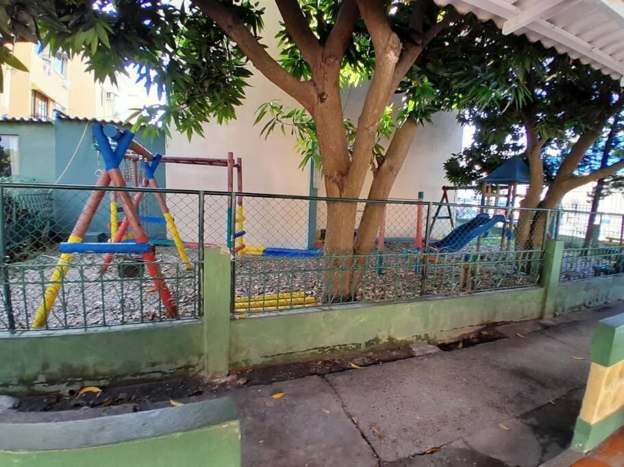 El Bendecido. Amplio apartamento entero con excelente ubicación y parqueadero privado gratis las 24 Horas.