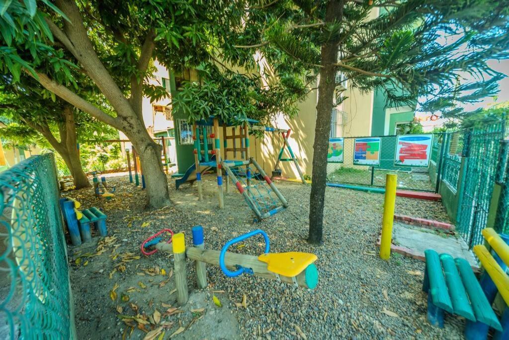 El Bendecido. Amplio apartamento entero con excelente ubicación y parqueadero privado gratis las 24 Horas.