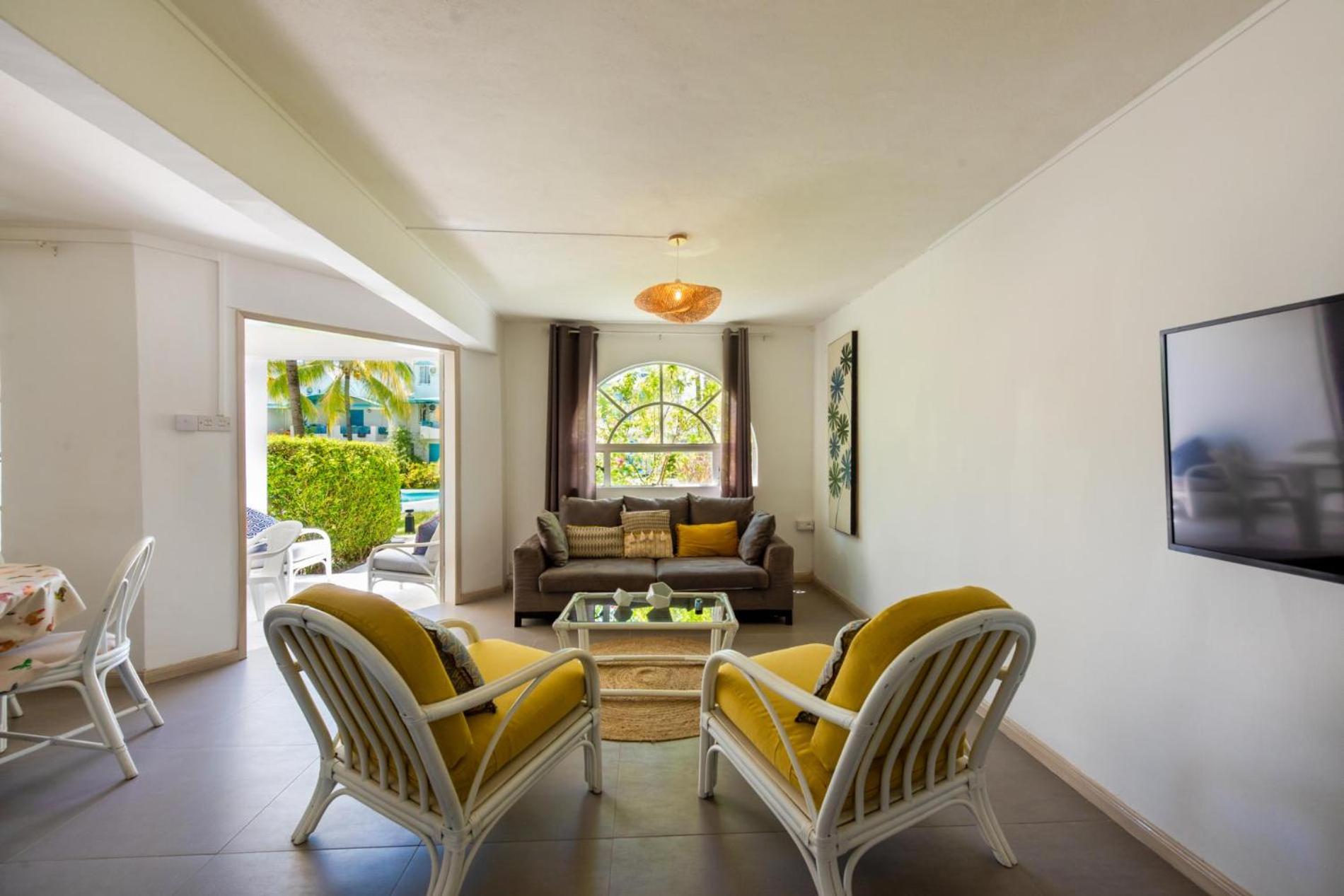 Cozy townhome near beach in heart of Grand Baie view 4