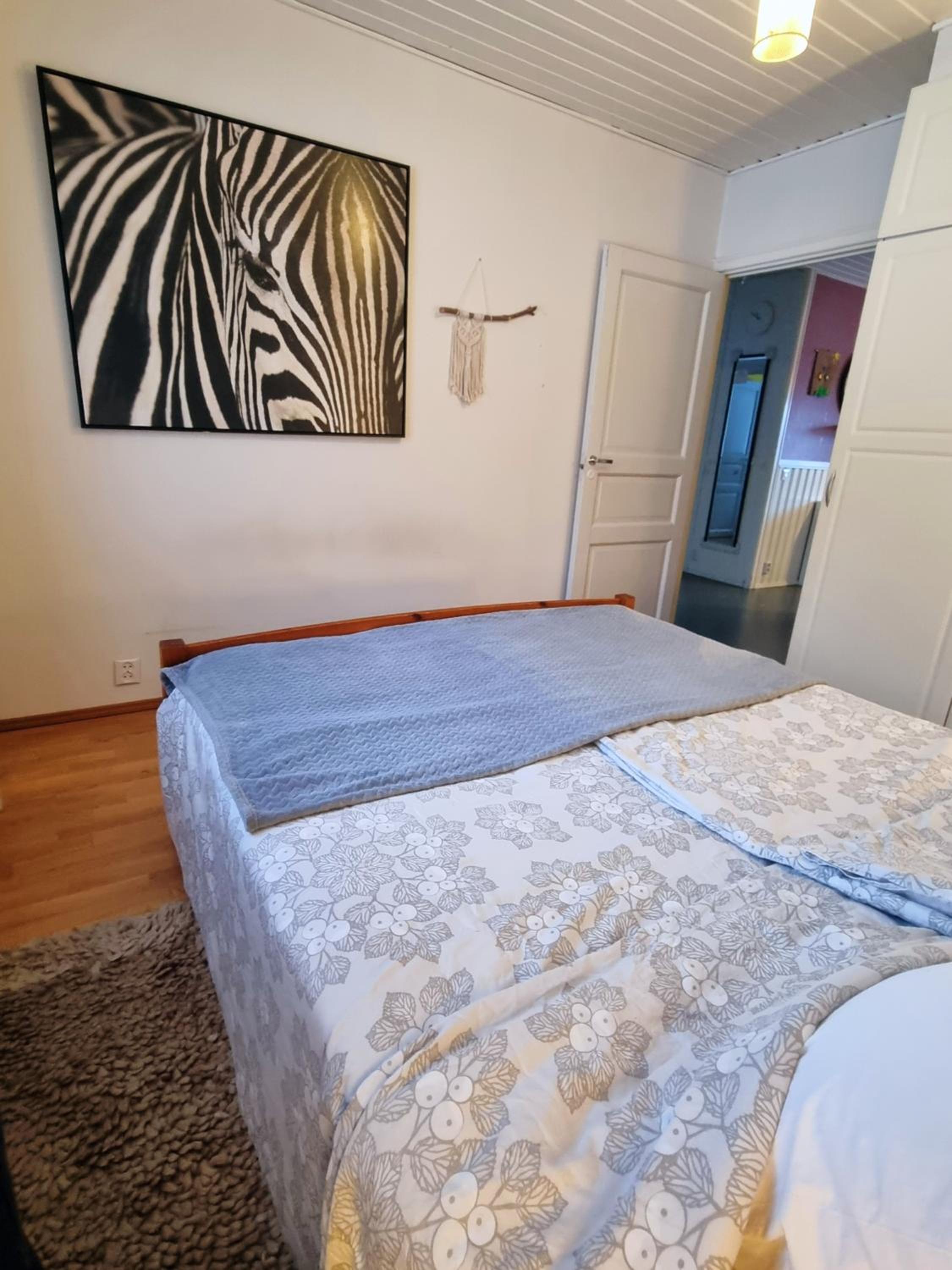 Päätyhuoneisto: Nariseva puulattia!