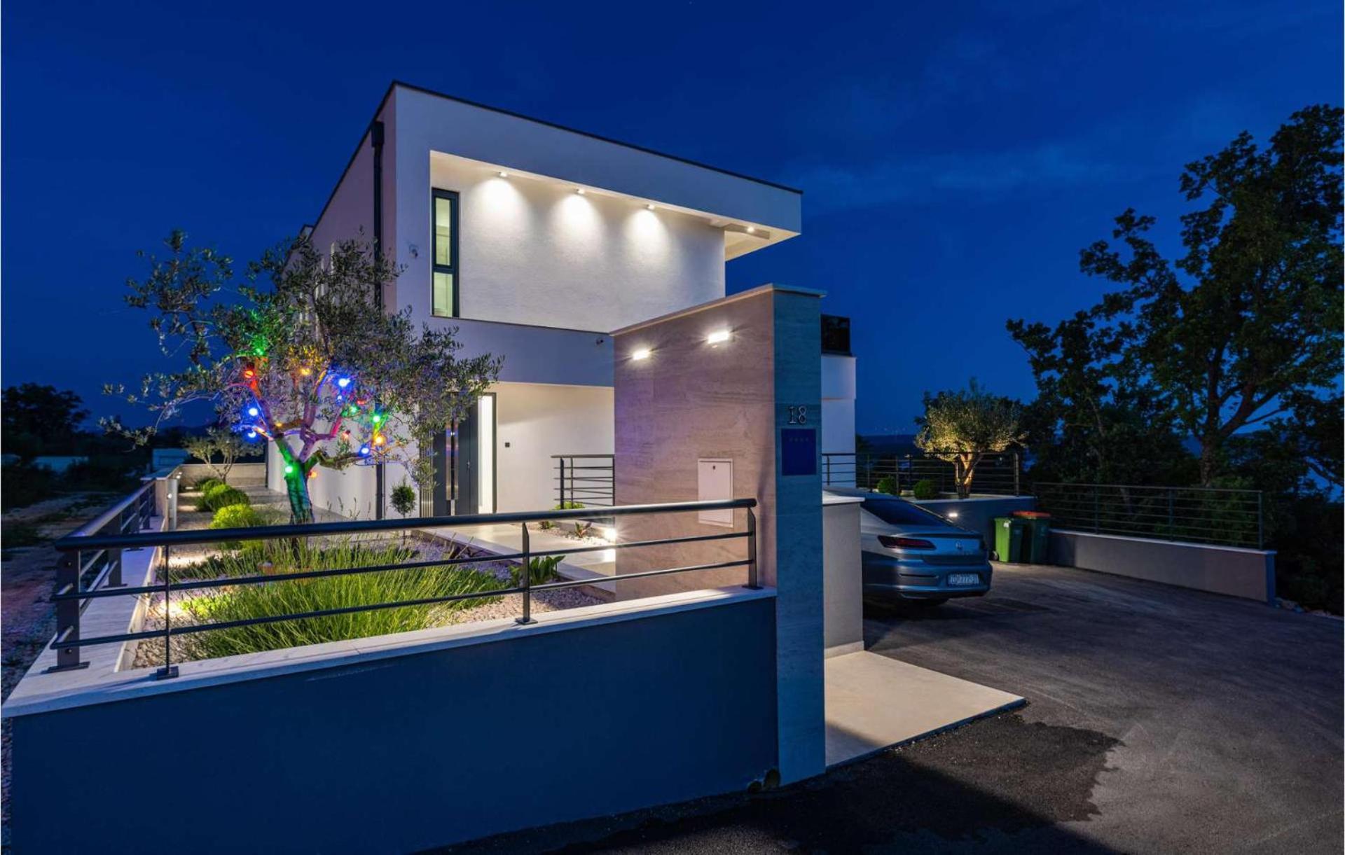Villa Royal Hill with pool
