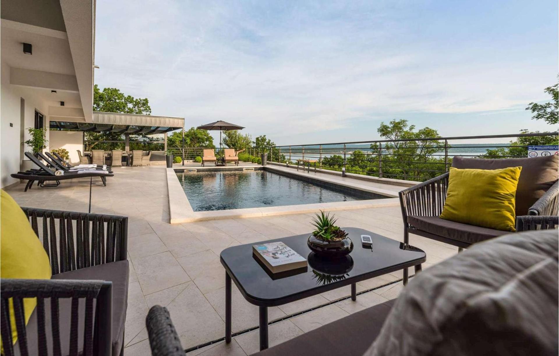 Villa Royal Hill with pool