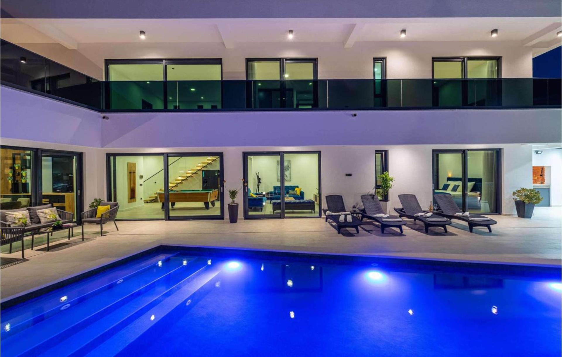 Villa Royal Hill with pool