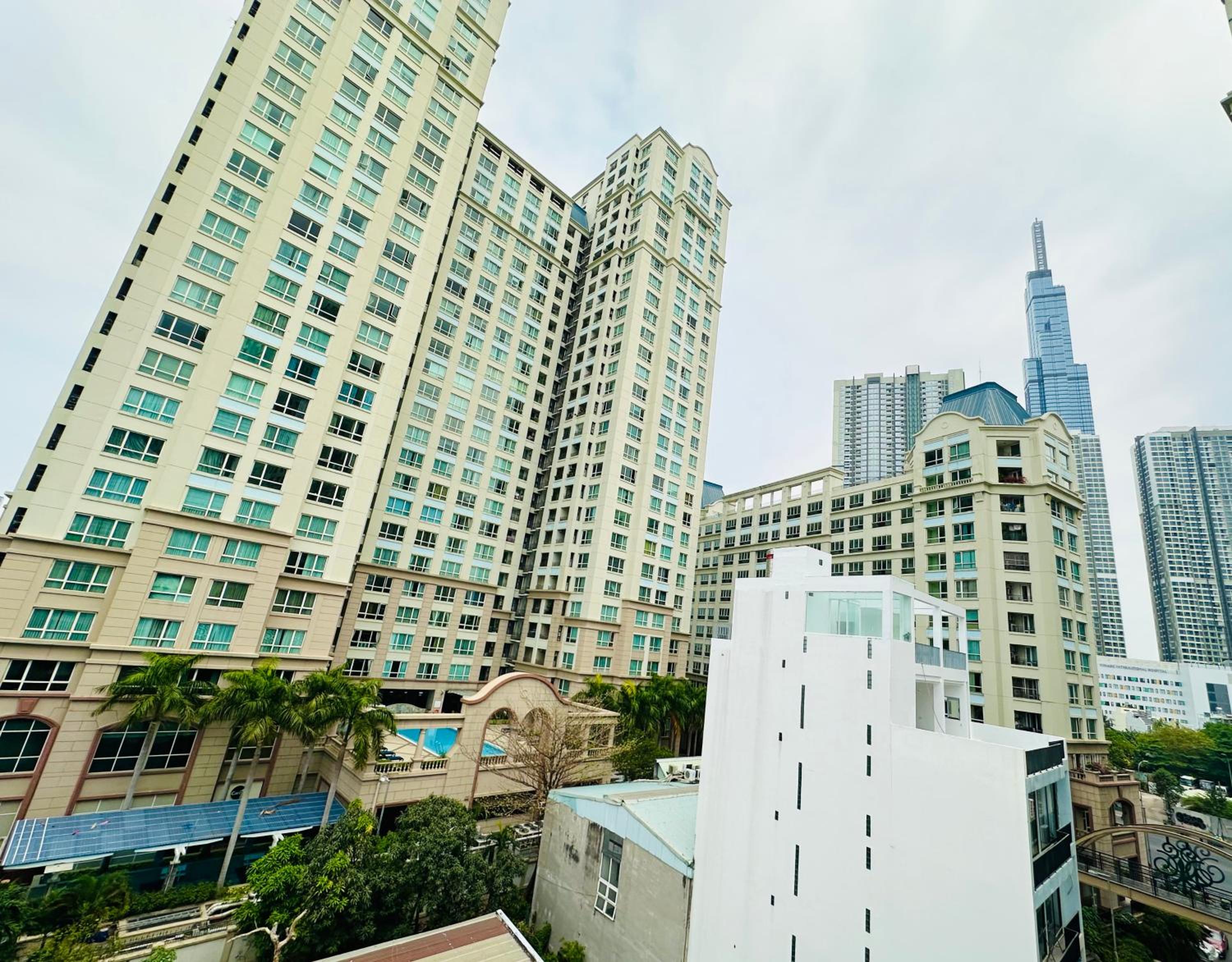 Spacious penthouse near Landmark 81