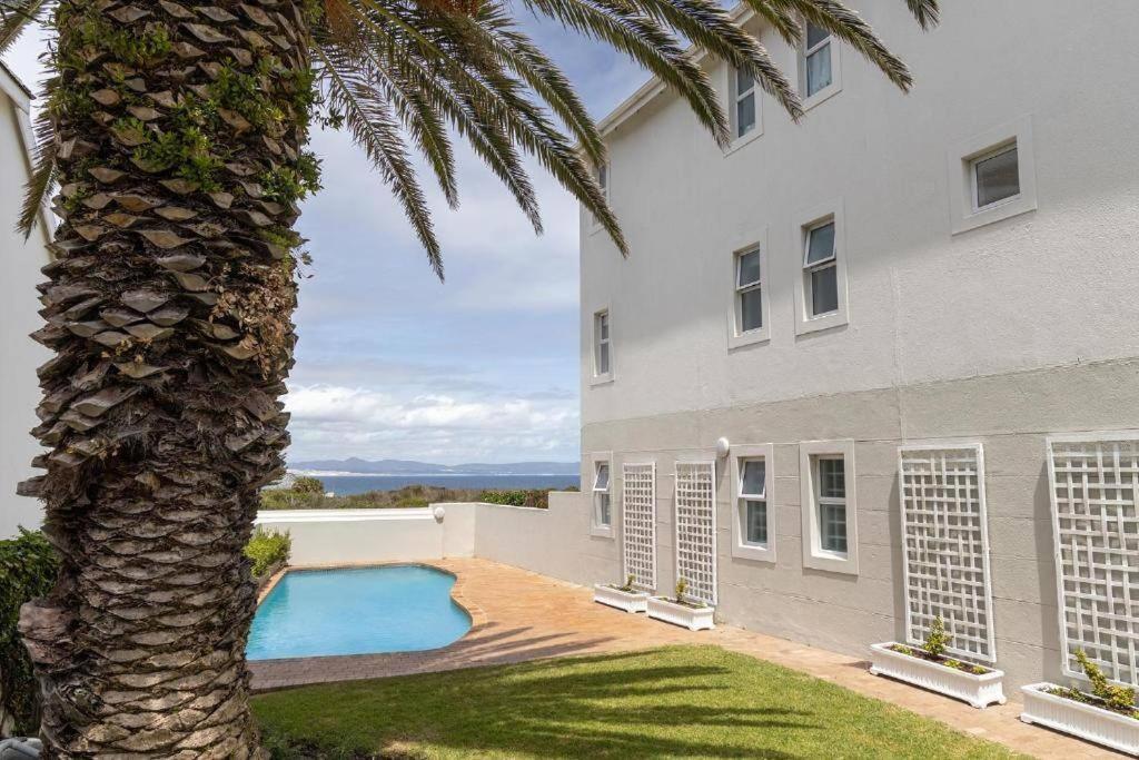 Seaside Serenity: Tranquil Oceanview Retreat view 3