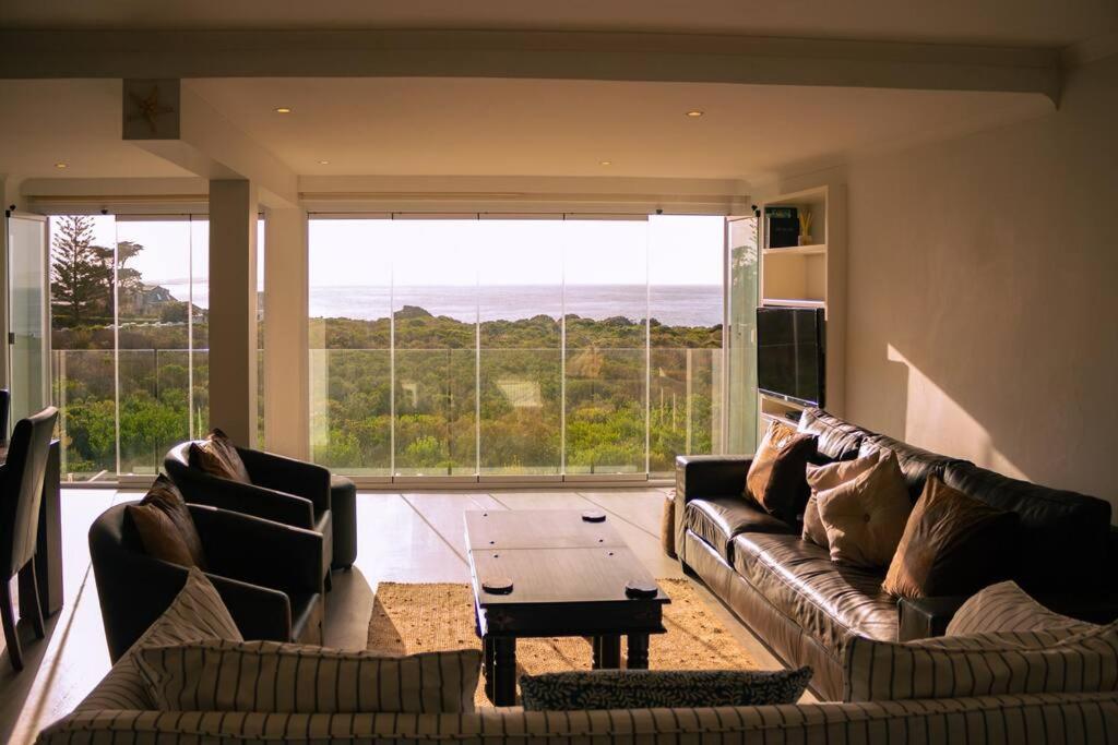 Seaside Serenity: Tranquil Oceanview Retreat view 5