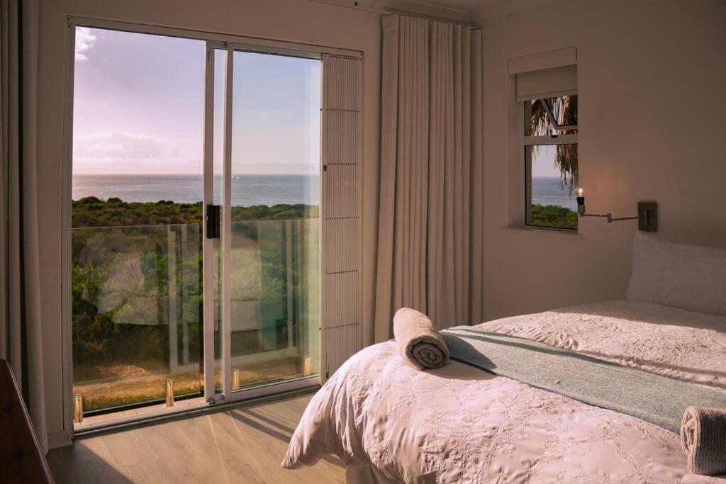 Seaside Serenity: Tranquil Oceanview Retreat view 2