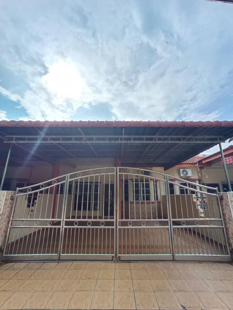 KhaAfi Homestay Seri Iskandar