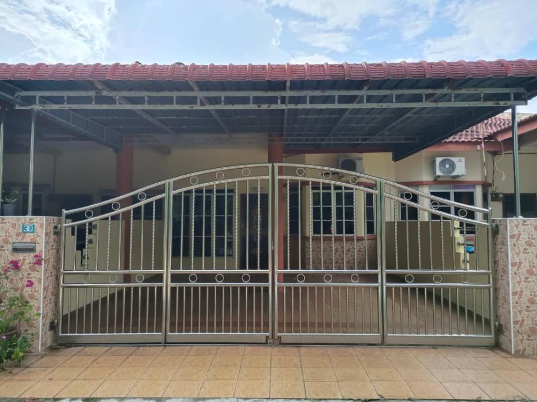 KhaAfi Homestay Seri Iskandar
