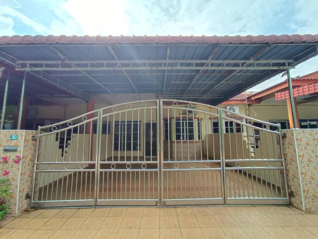 KhaAfi Homestay Seri Iskandar