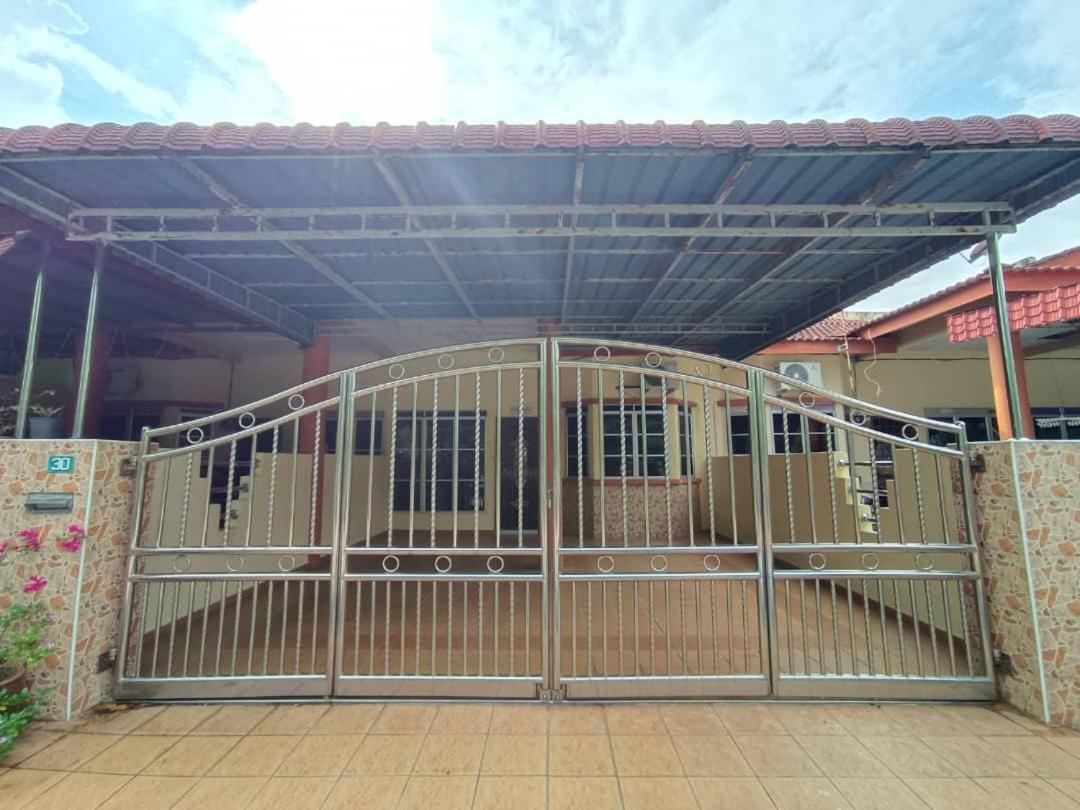 KhaAfi Homestay Seri Iskandar