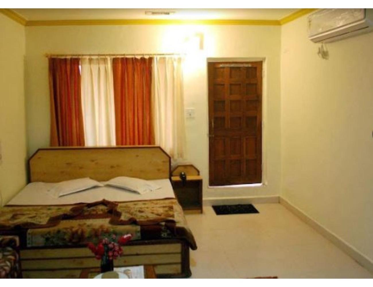 Hotel Royal, Pachmarhi view 2