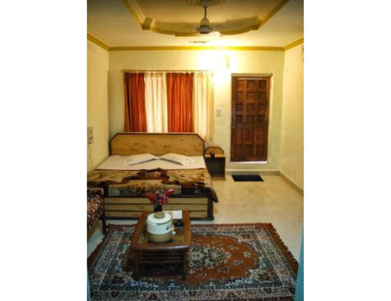 Hotel Royal, Pachmarhi view 3