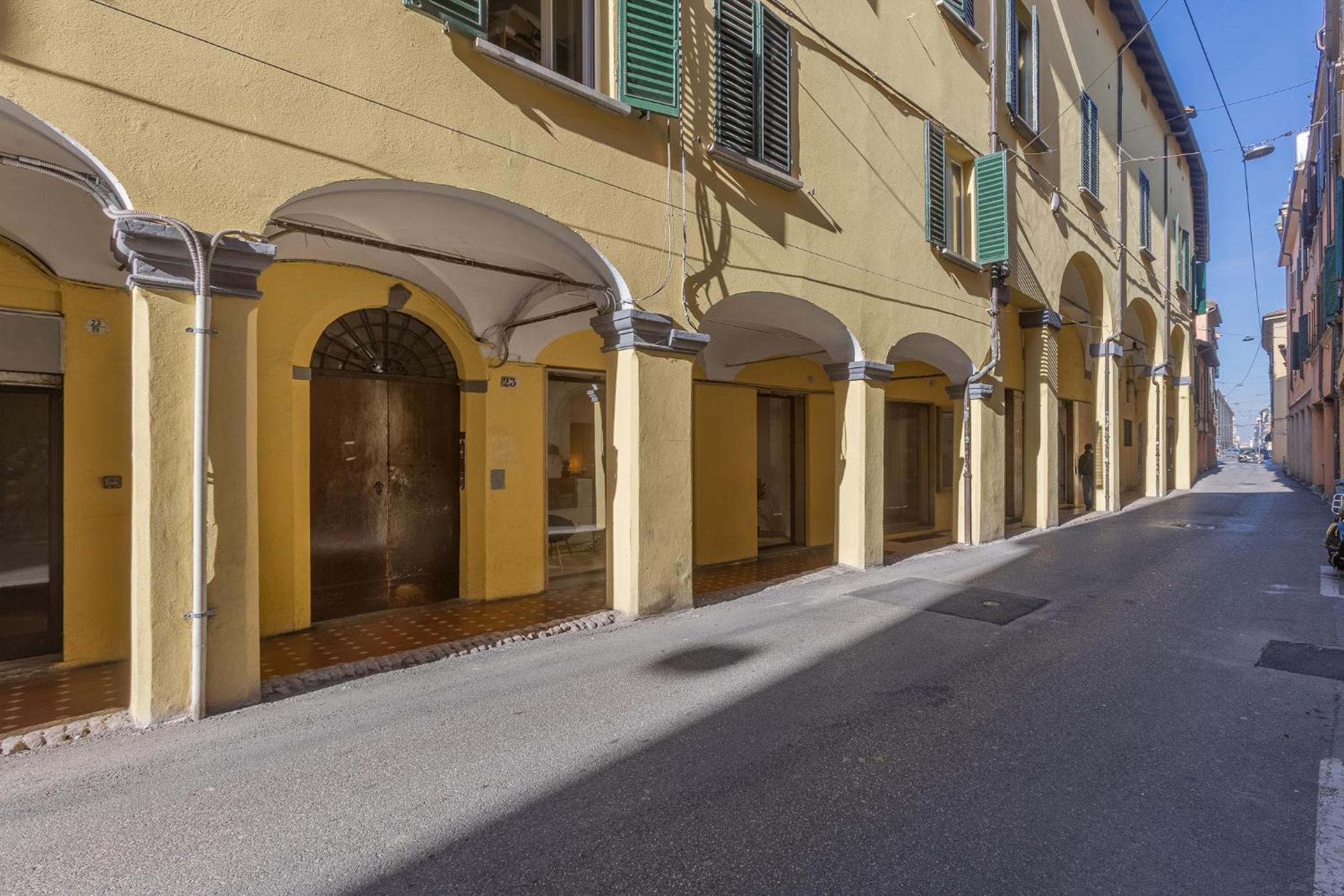 GuestHost - Saragozza Modern Apartment view 2