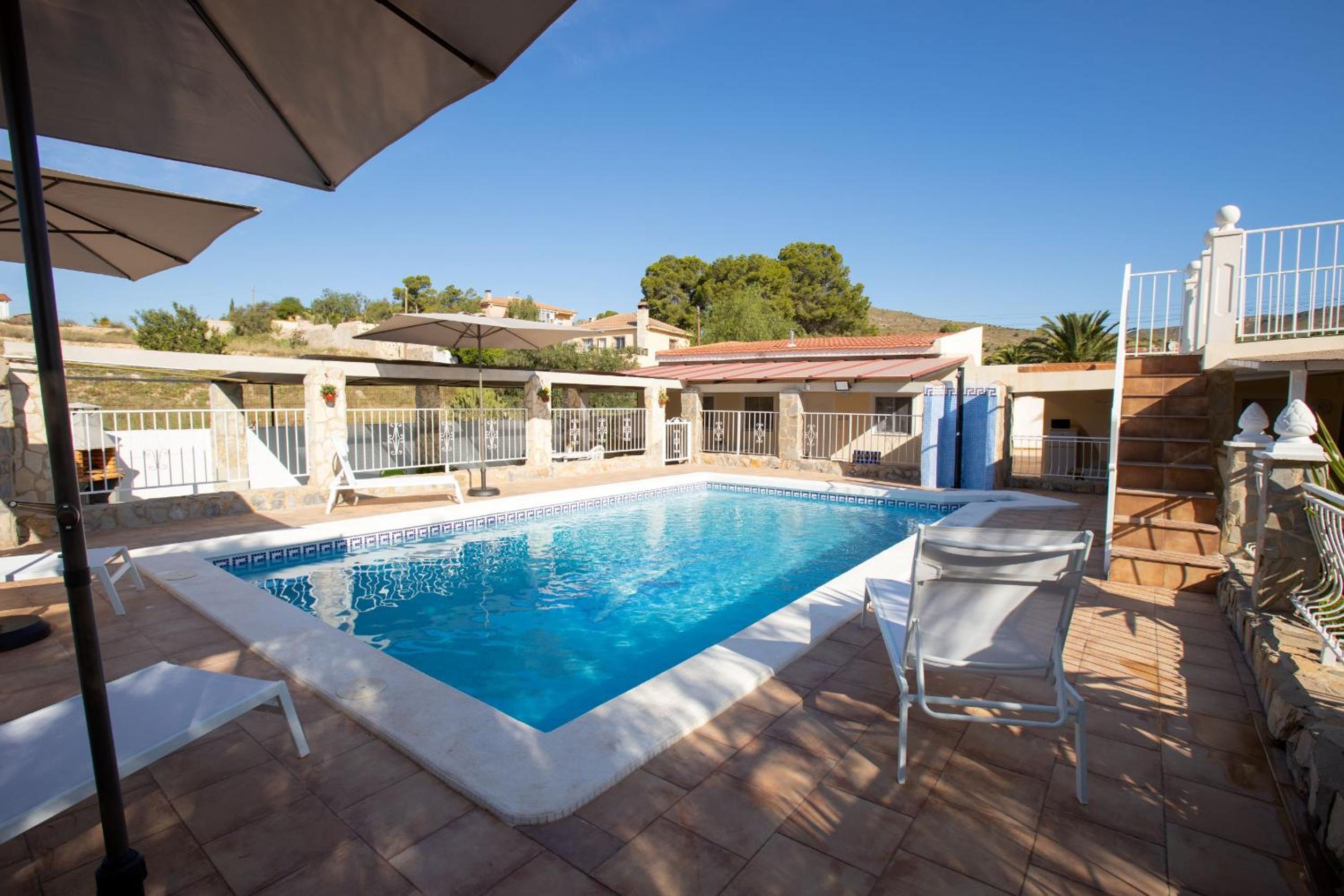 Garten und Pool