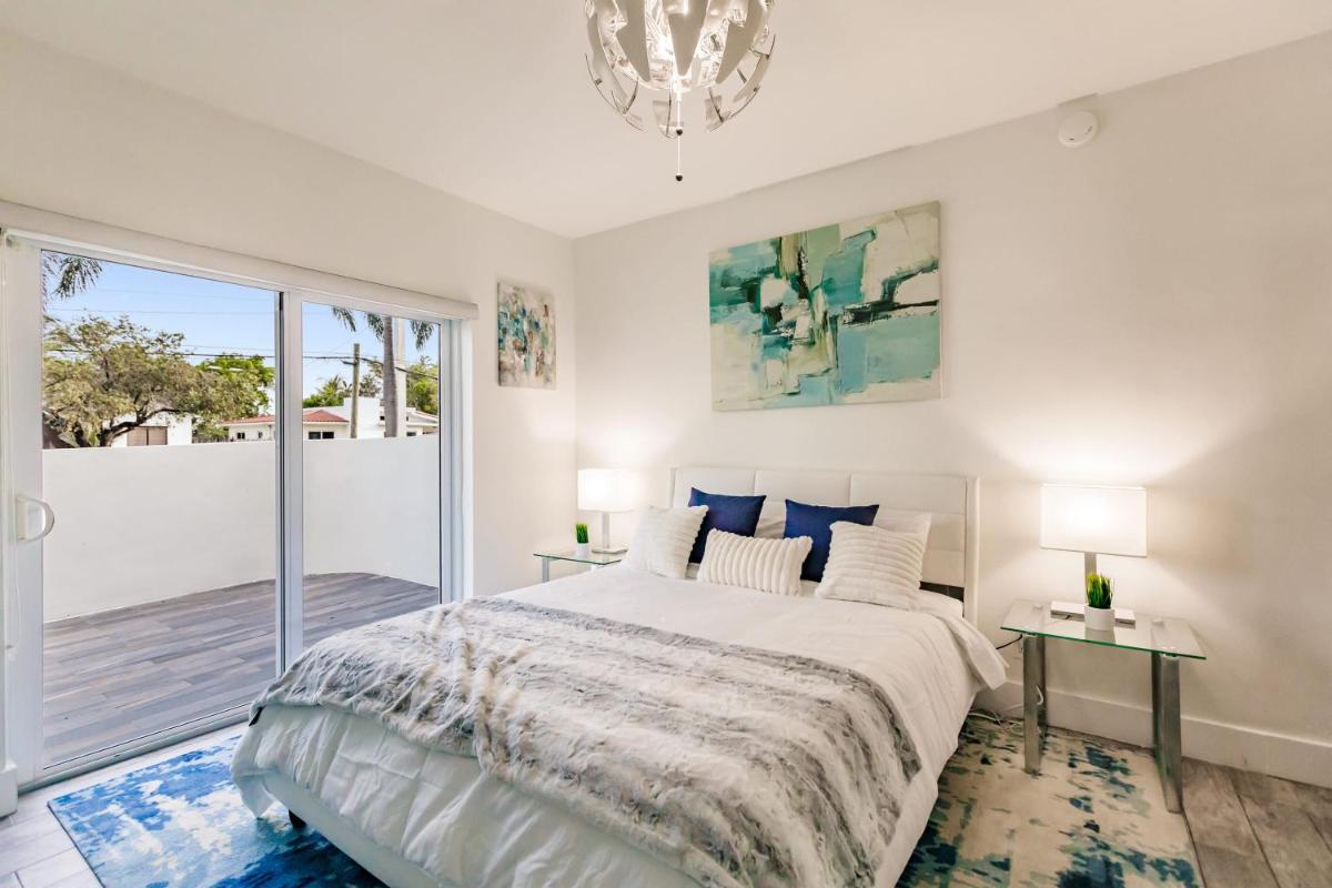 Uhost AI - Luxurious 5B Home w Pool & Lounge