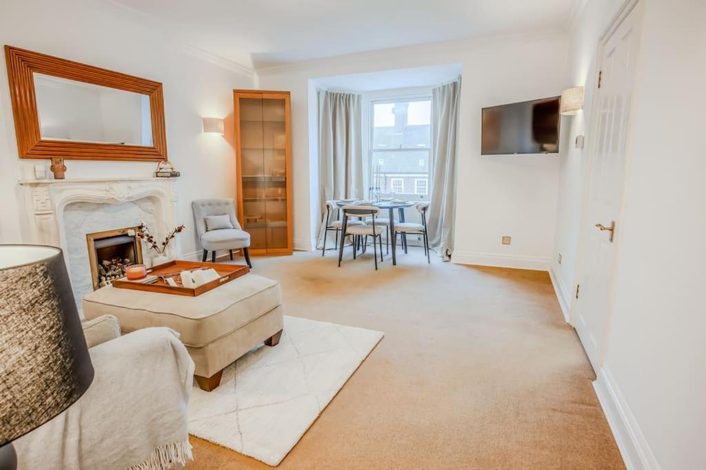 Beautiful 2Bed Apt by Hyde Park