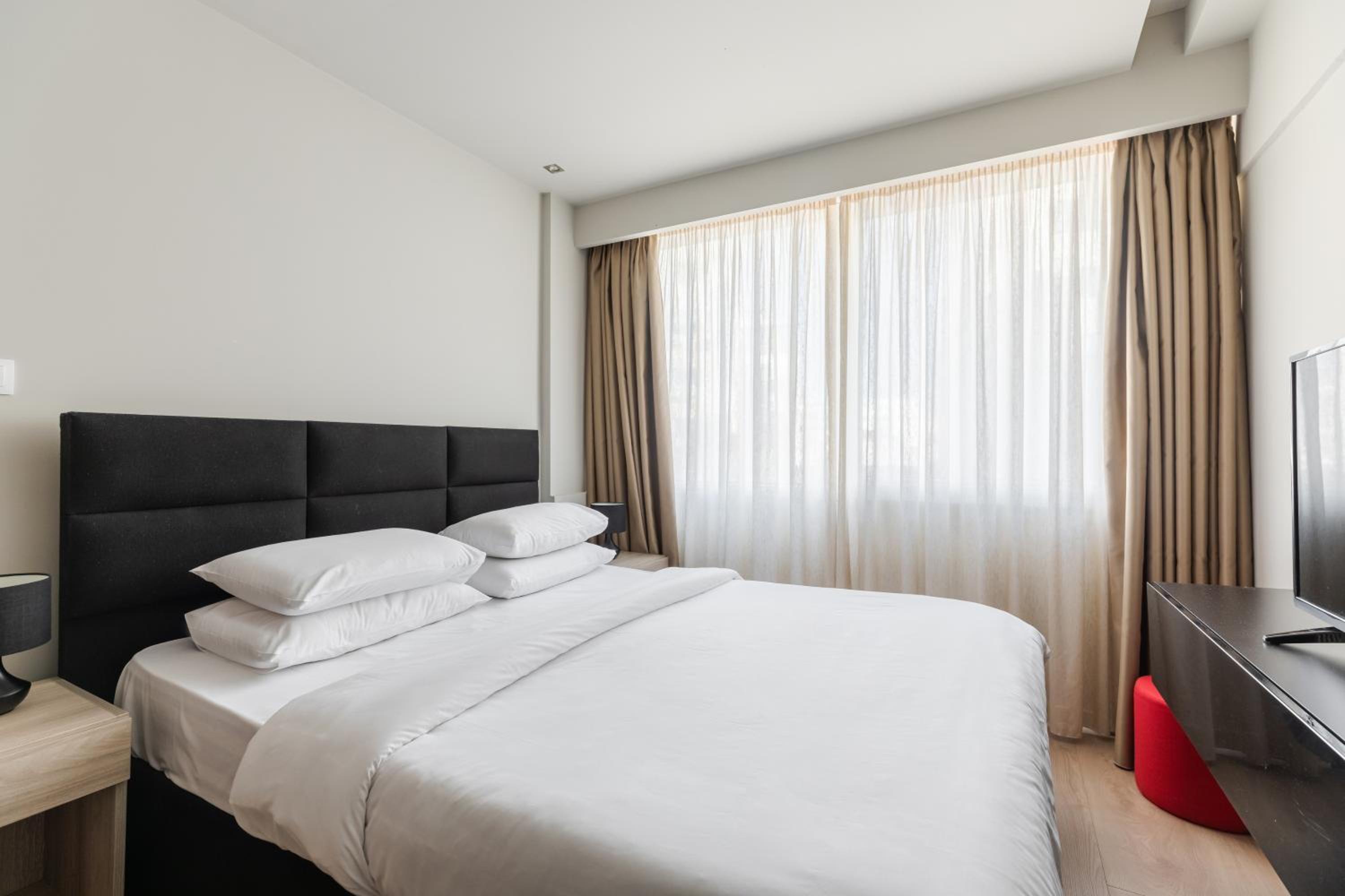 #Aura Studios & Suites V9-10 view 4