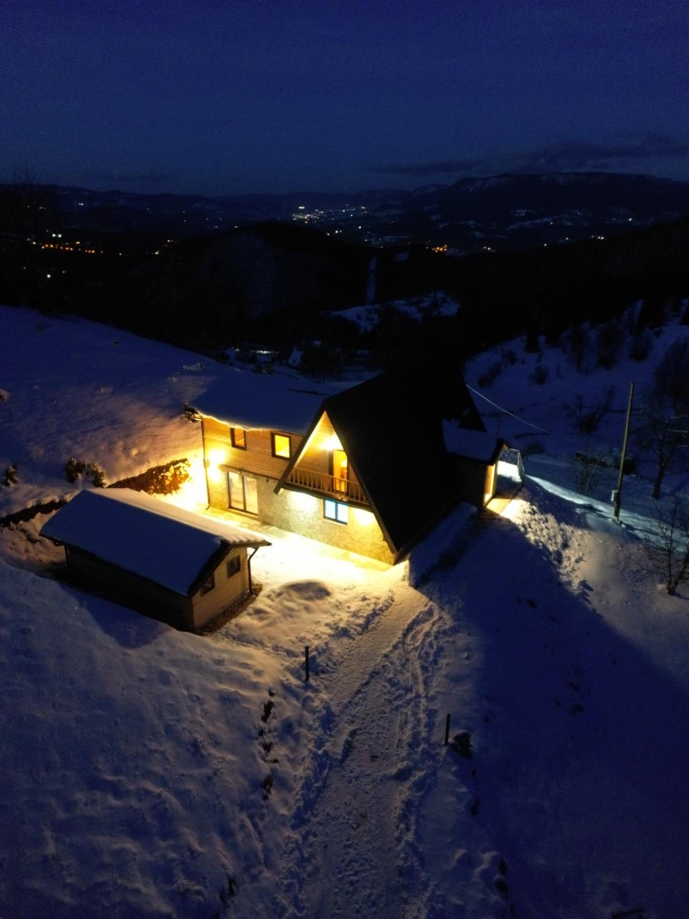 Vila Suvo vrelo sa unutrašnjim bazenom i saunom Jahorina