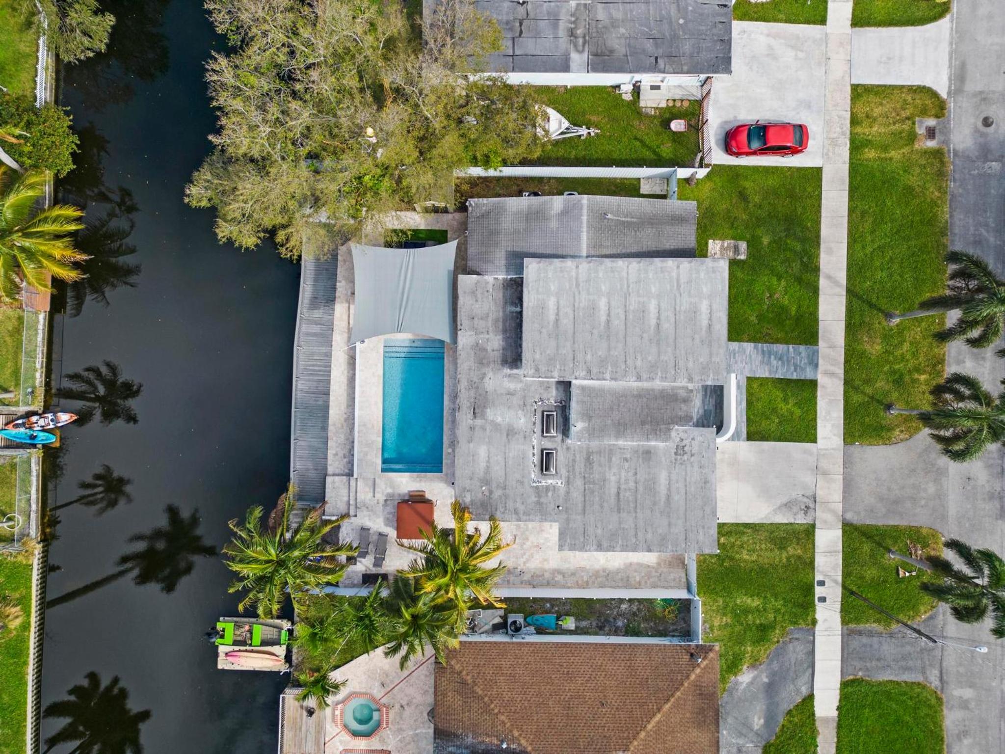 Uhost AI - Luxurious 5B Home w Pool & Lounge