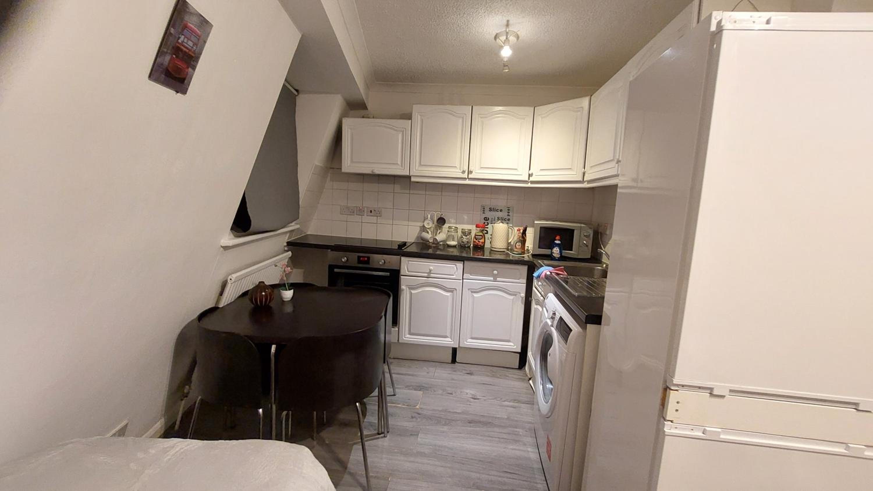 2-Bed Apartment Sleeps 7 with Wi-Fi