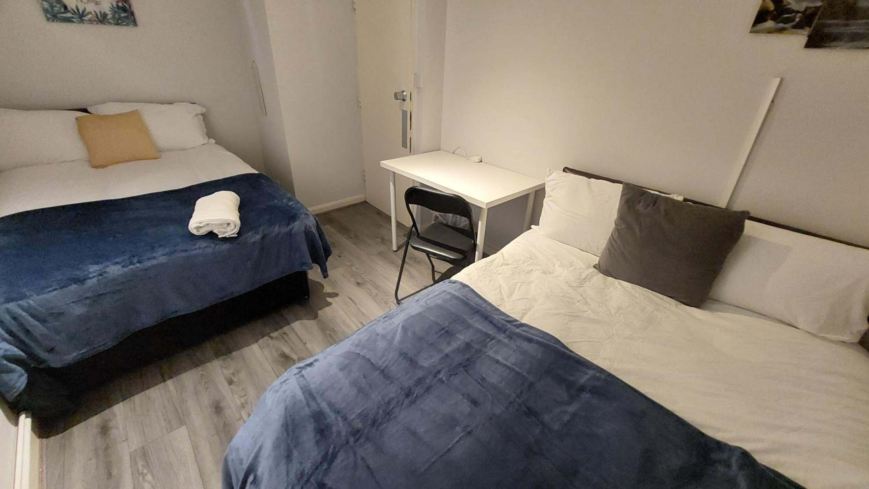 2-Bed Apartment Sleeps 7 with Wi-Fi