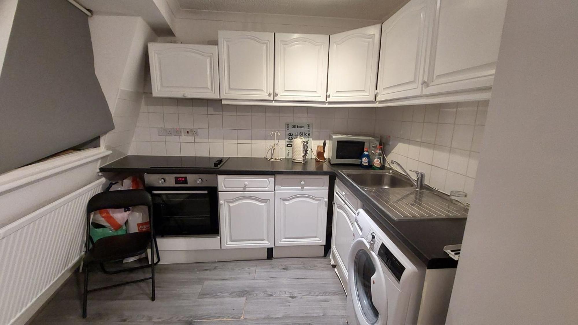 2-Bed Apartment Sleeps 7 with Wi-Fi