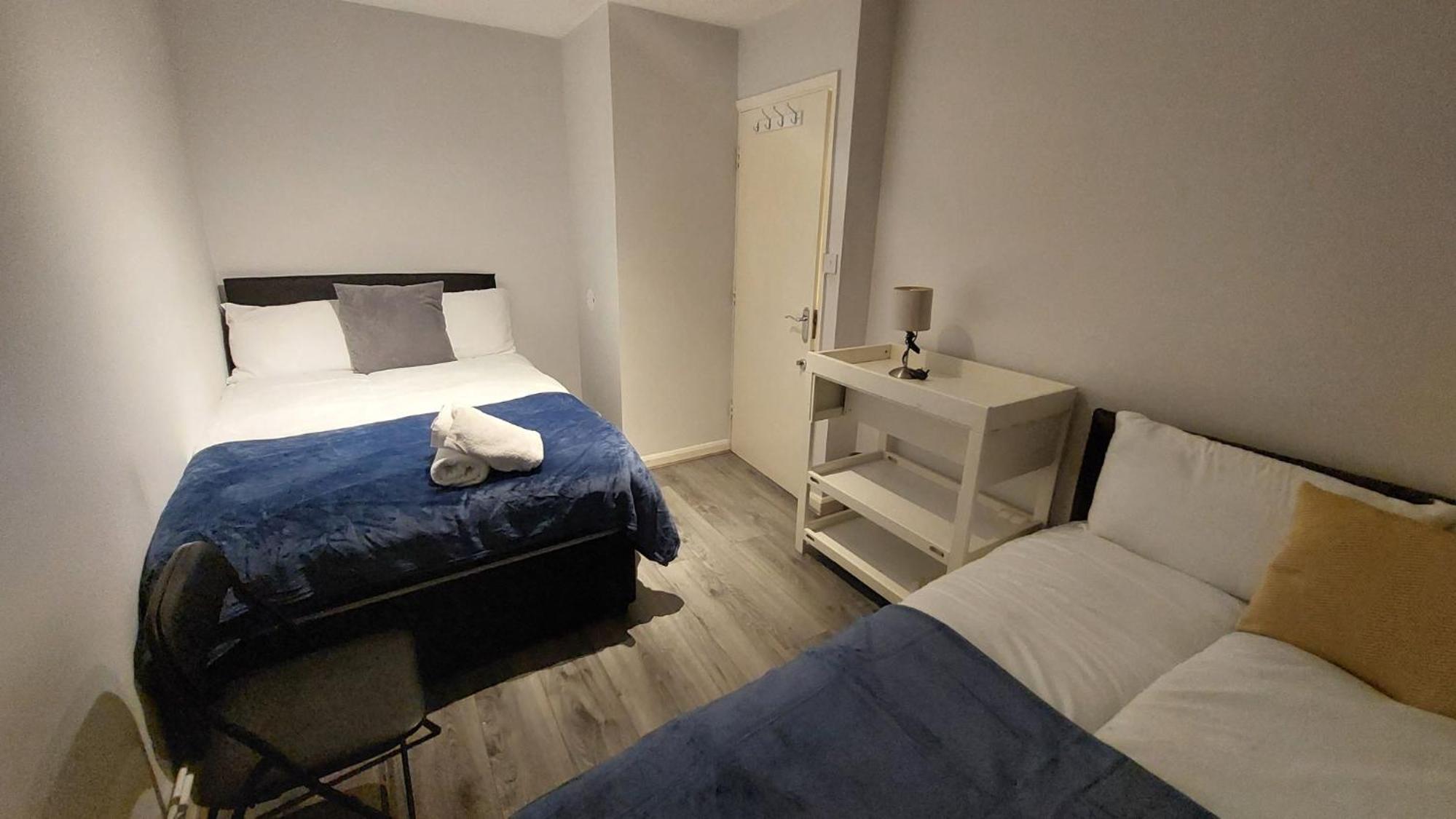 2-Bed Apartment Sleeps 7 with Wi-Fi