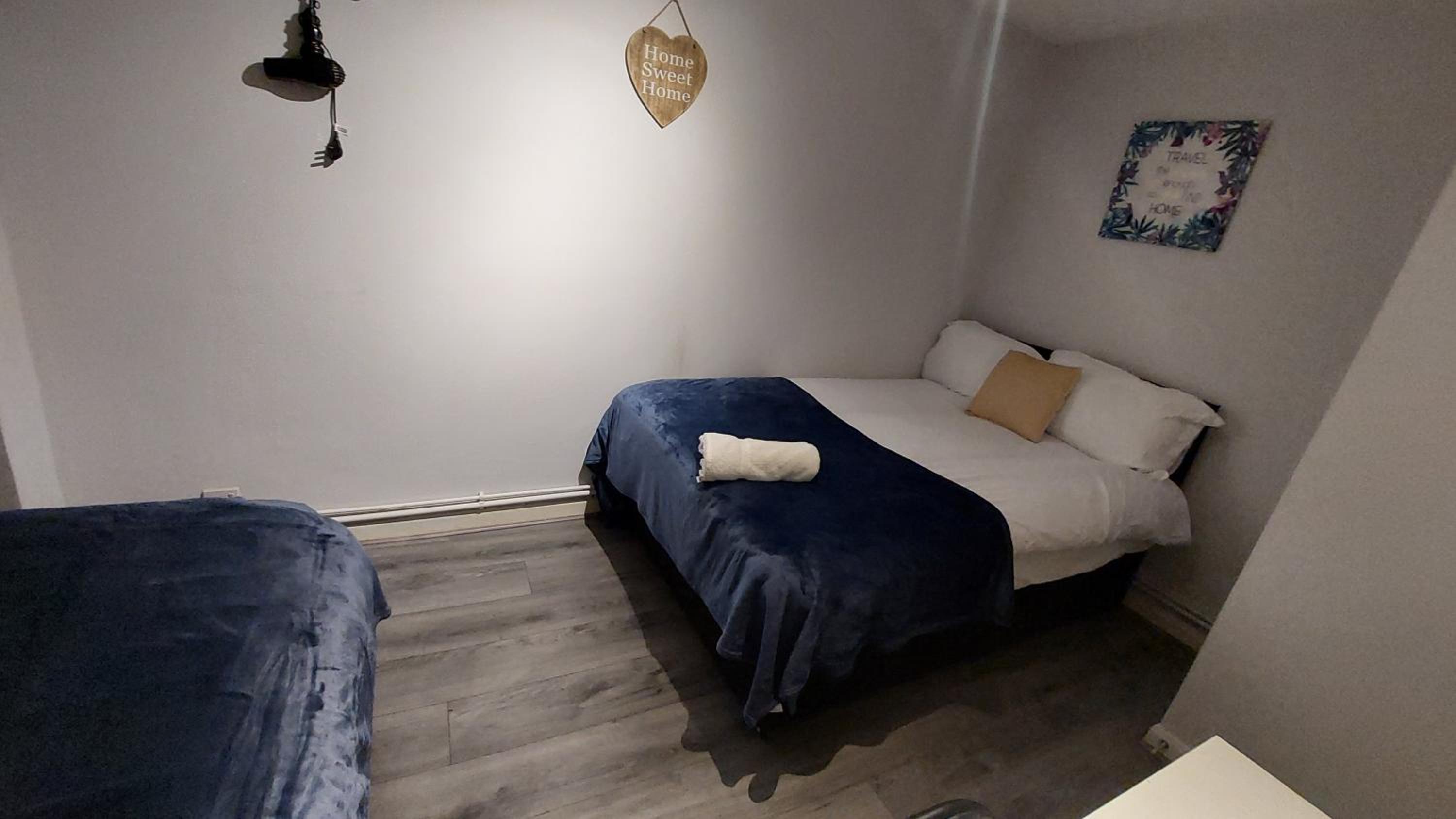 2-Bed Apartment Sleeps 7 with Wi-Fi