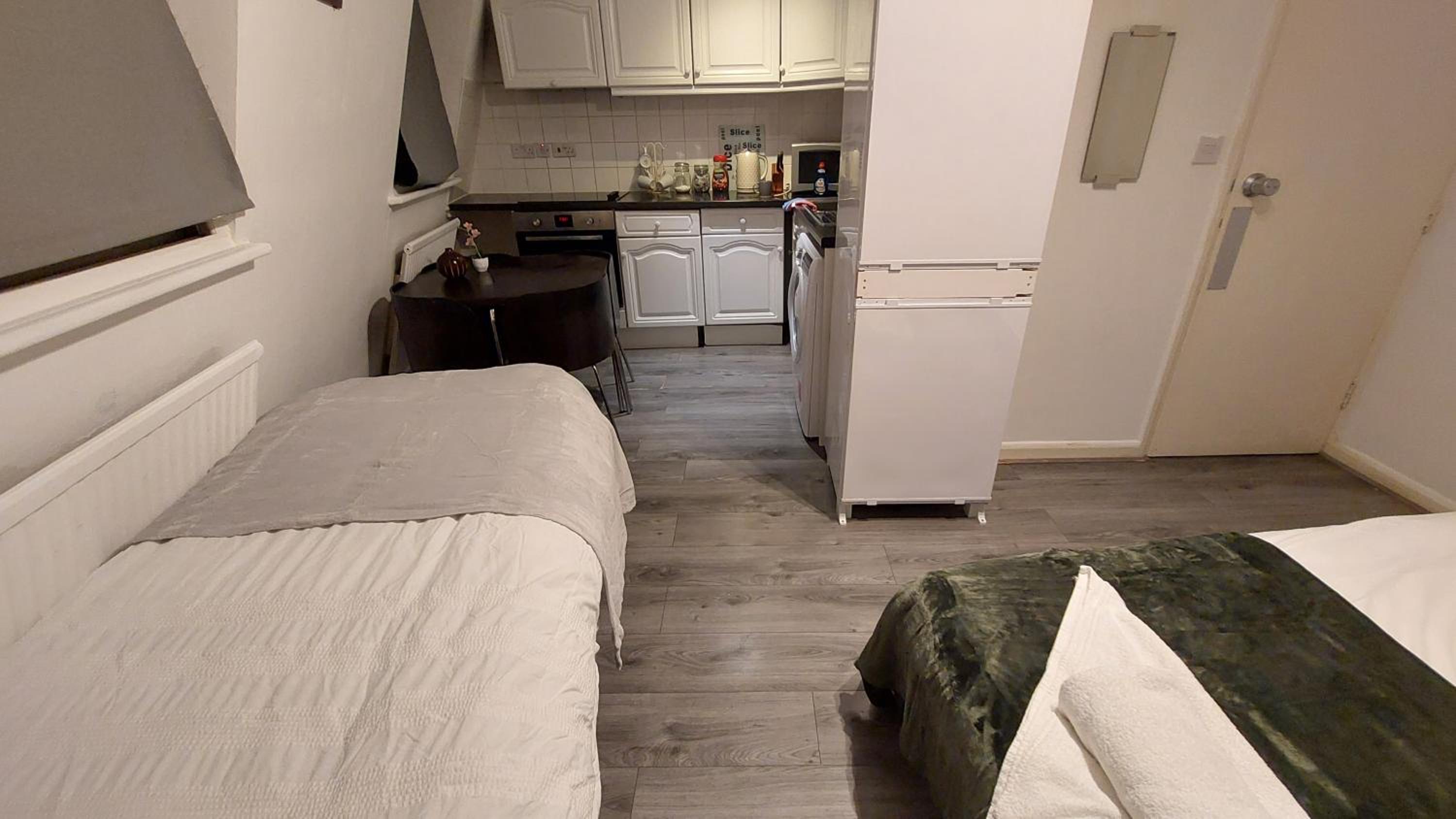 2-Bed Apartment Sleeps 7 with Wi-Fi