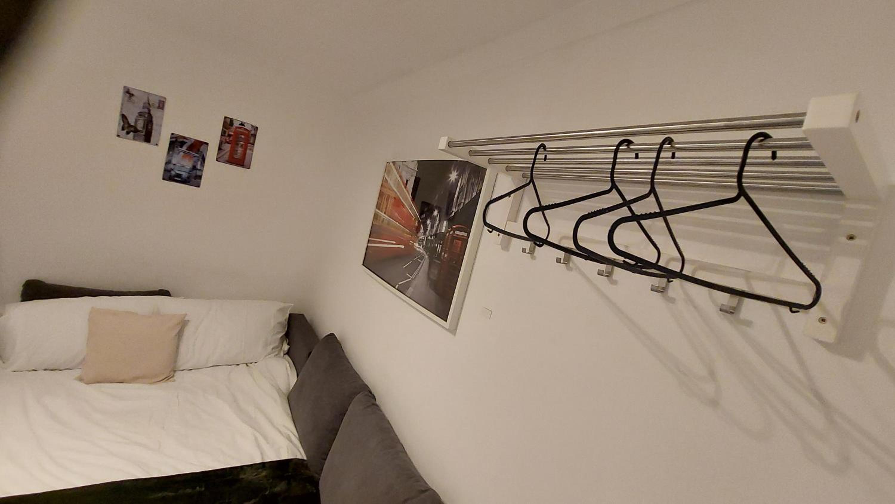 2-Bed Apartment Sleeps 7 with Wi-Fi
