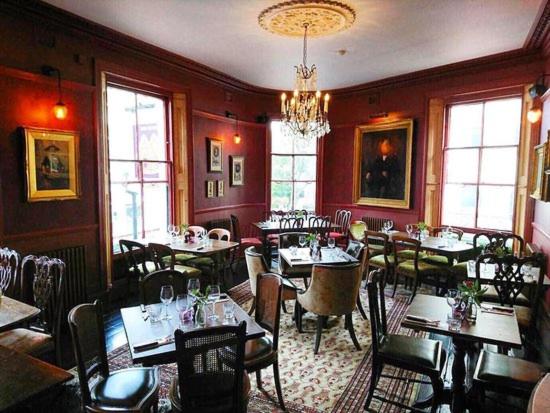 Elegant Art Deco whole apartment - walking distance to Holland Park, Hyde Park, Nottinghill, Kensington, Bayswater, Paddington