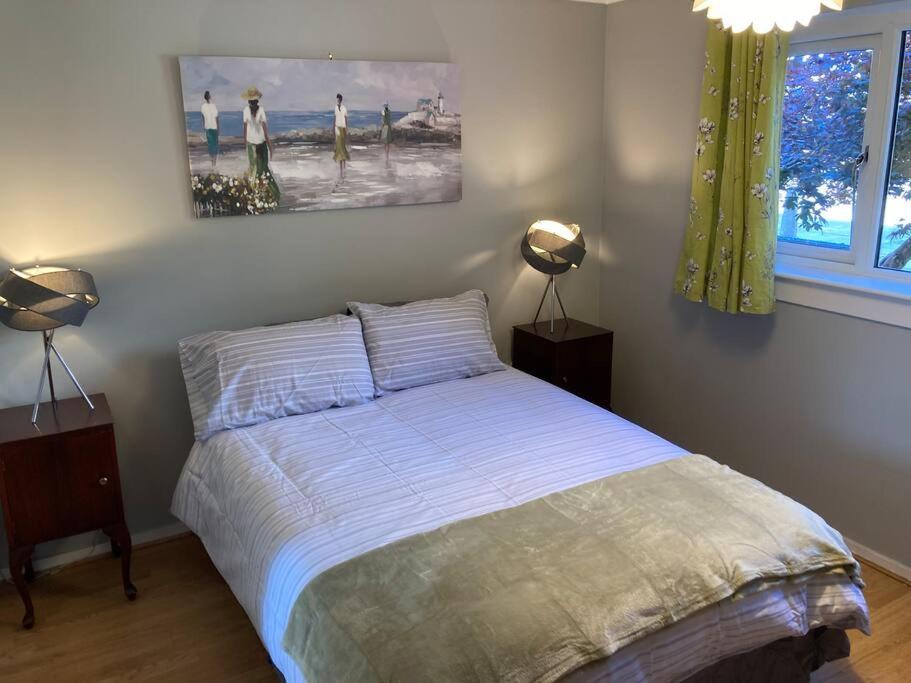 Comfy 1 bedroom flat with free parking view 3