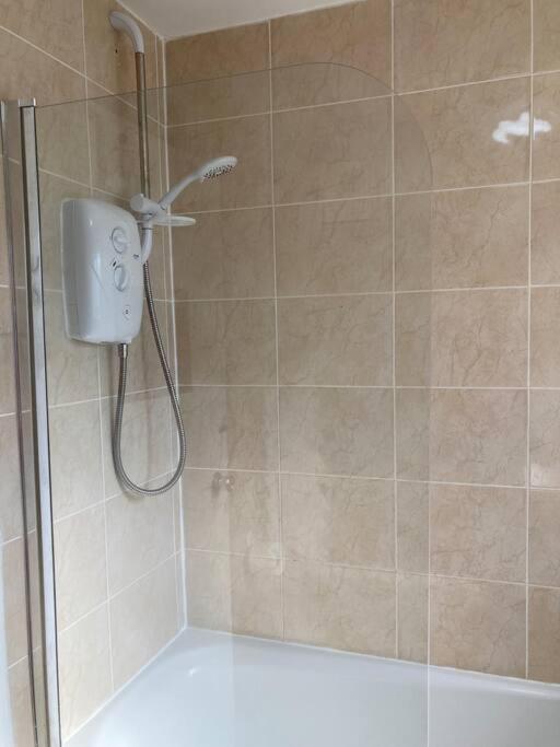 Comfy 1 bedroom flat with free parking view 5
