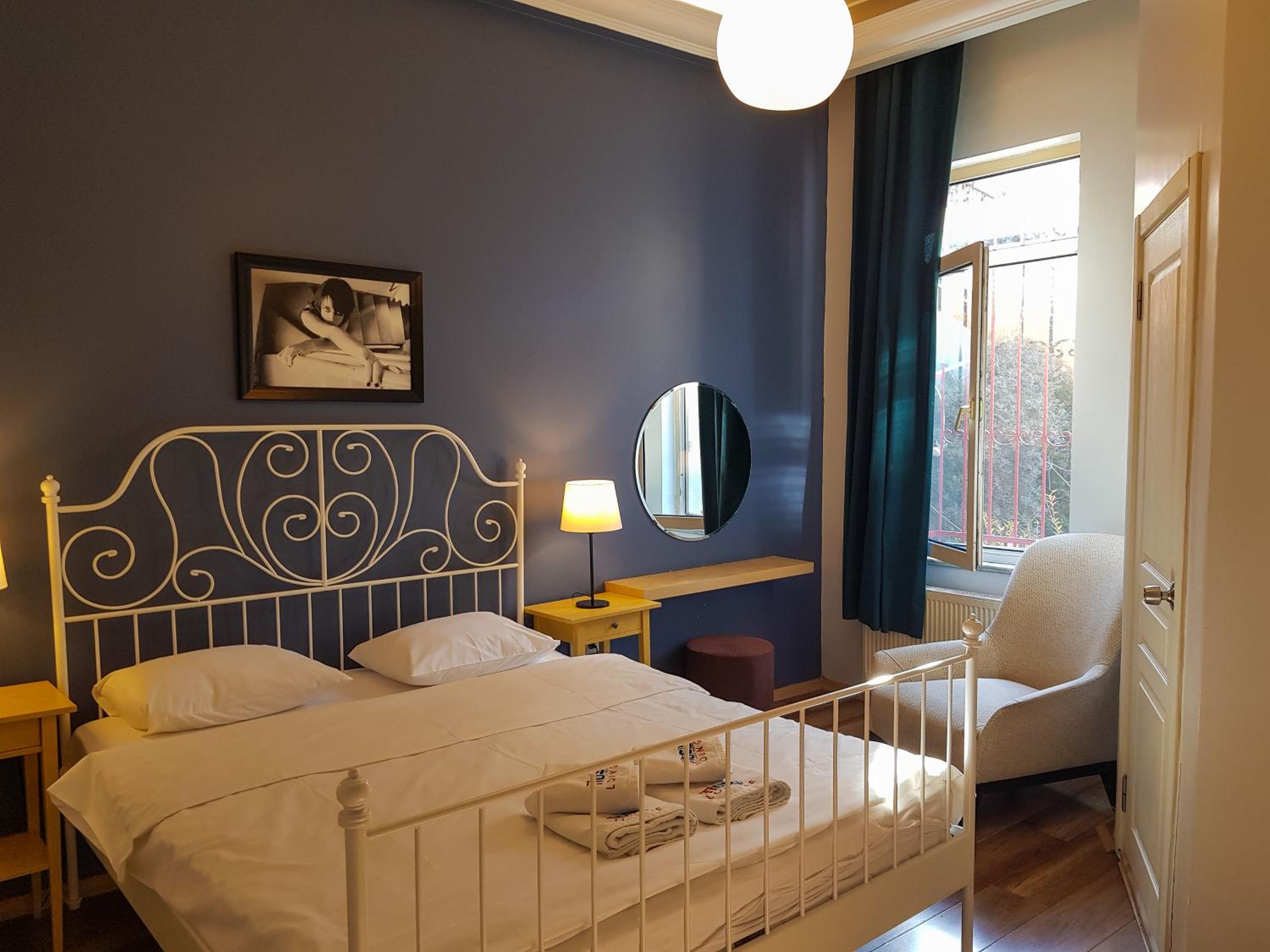 Hush Hostel Lounge