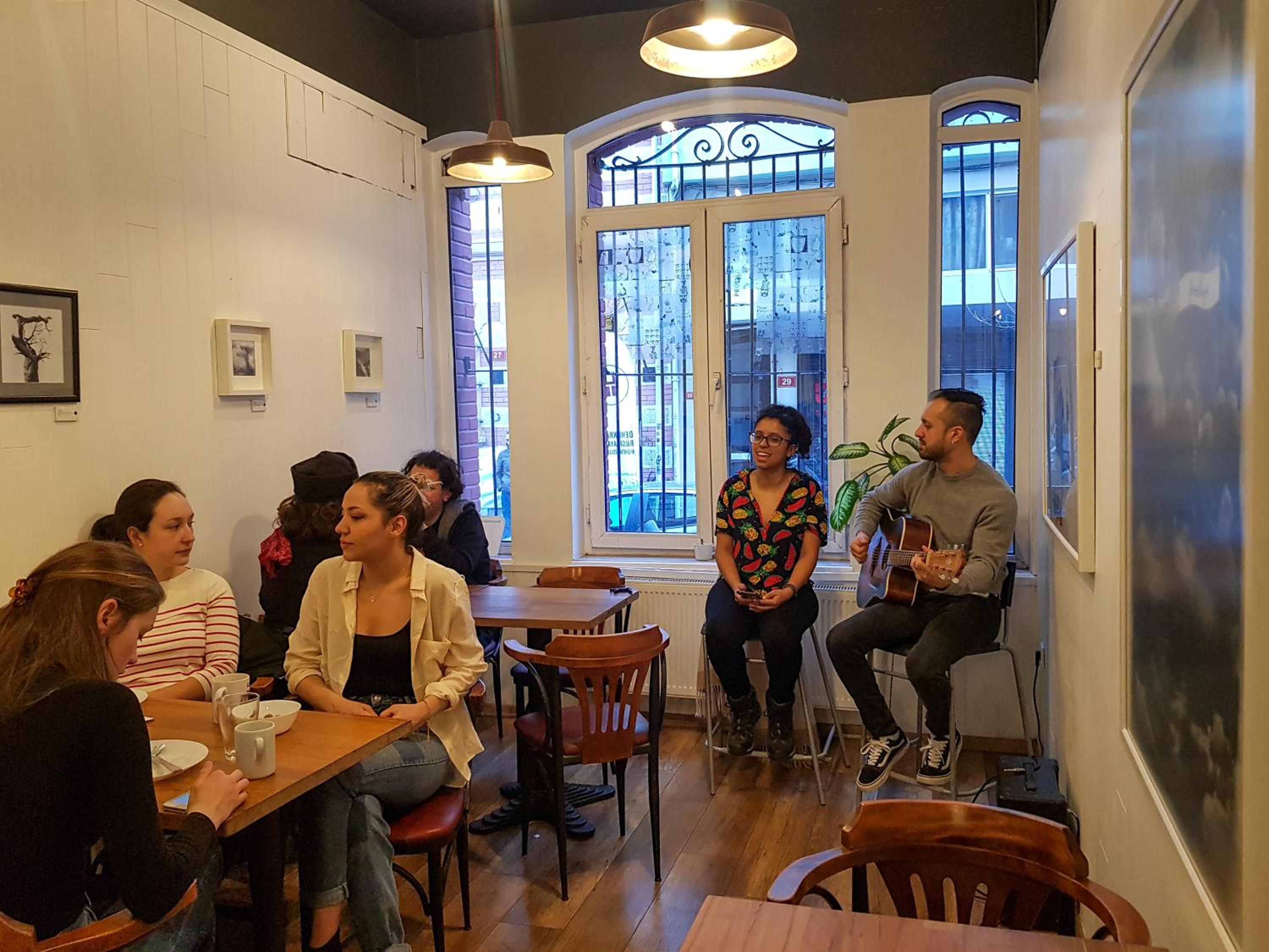 Hush Hostel Lounge