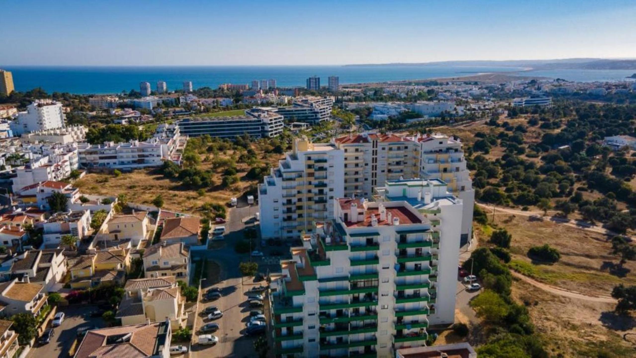 Alvor 2 Bedrooms Balcony Flat view 3