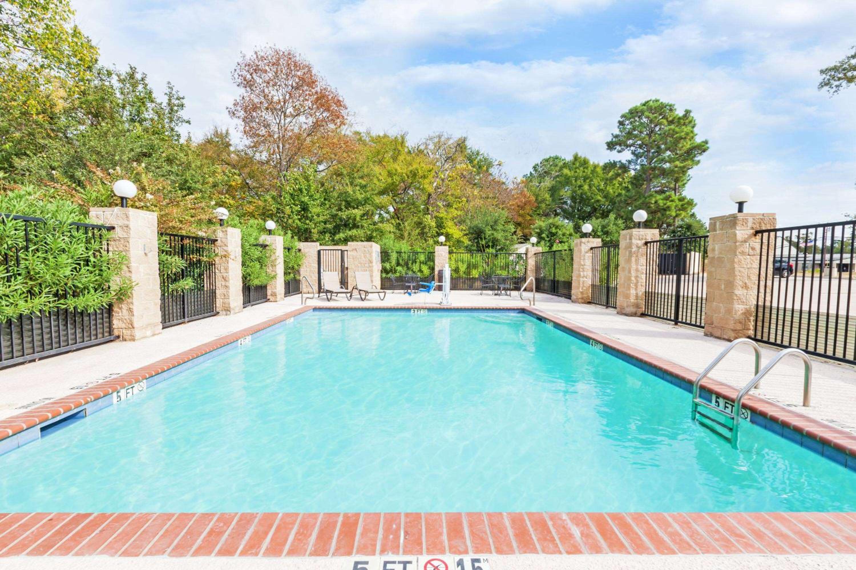 Grander Inn & Suites by IHG view 4