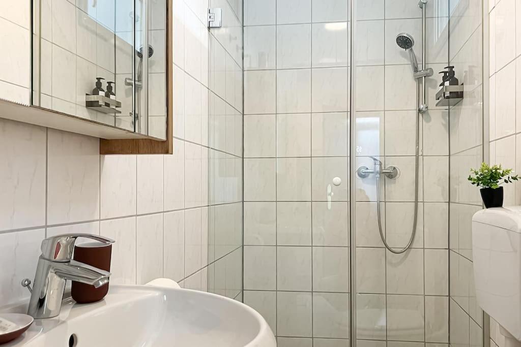 Cozy & Central 2 Bedroom Apartment