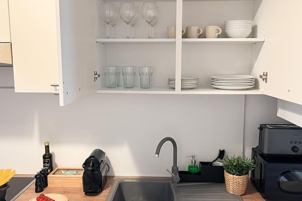 Cozy & Central 2 Bedroom Apartment