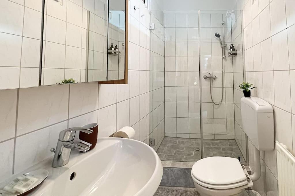 Cozy & Central 2 Bedroom Apartment