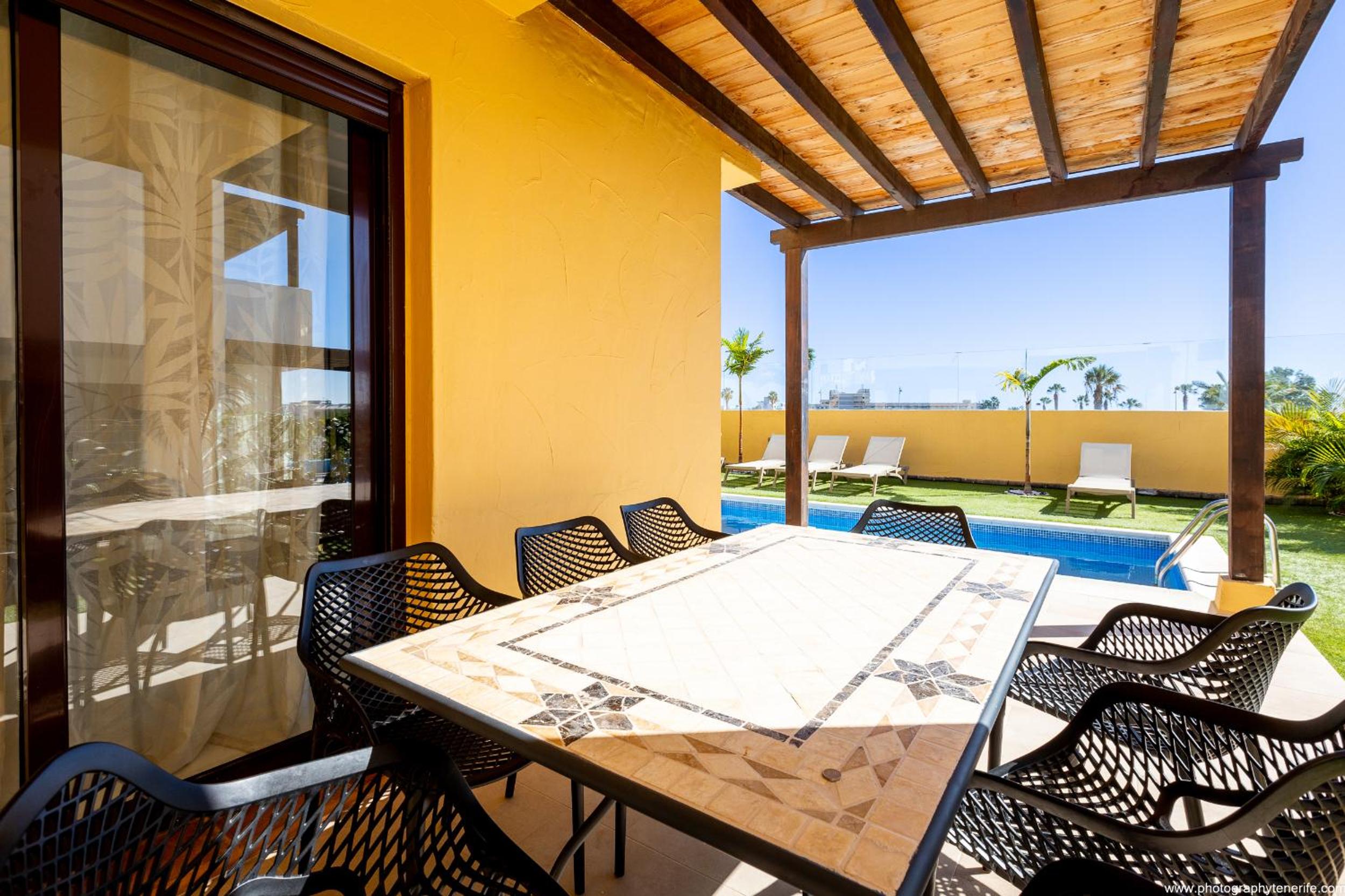 VILLA WITH 4 BEDROOMS AND PRIVATE HEATED POOL view 5