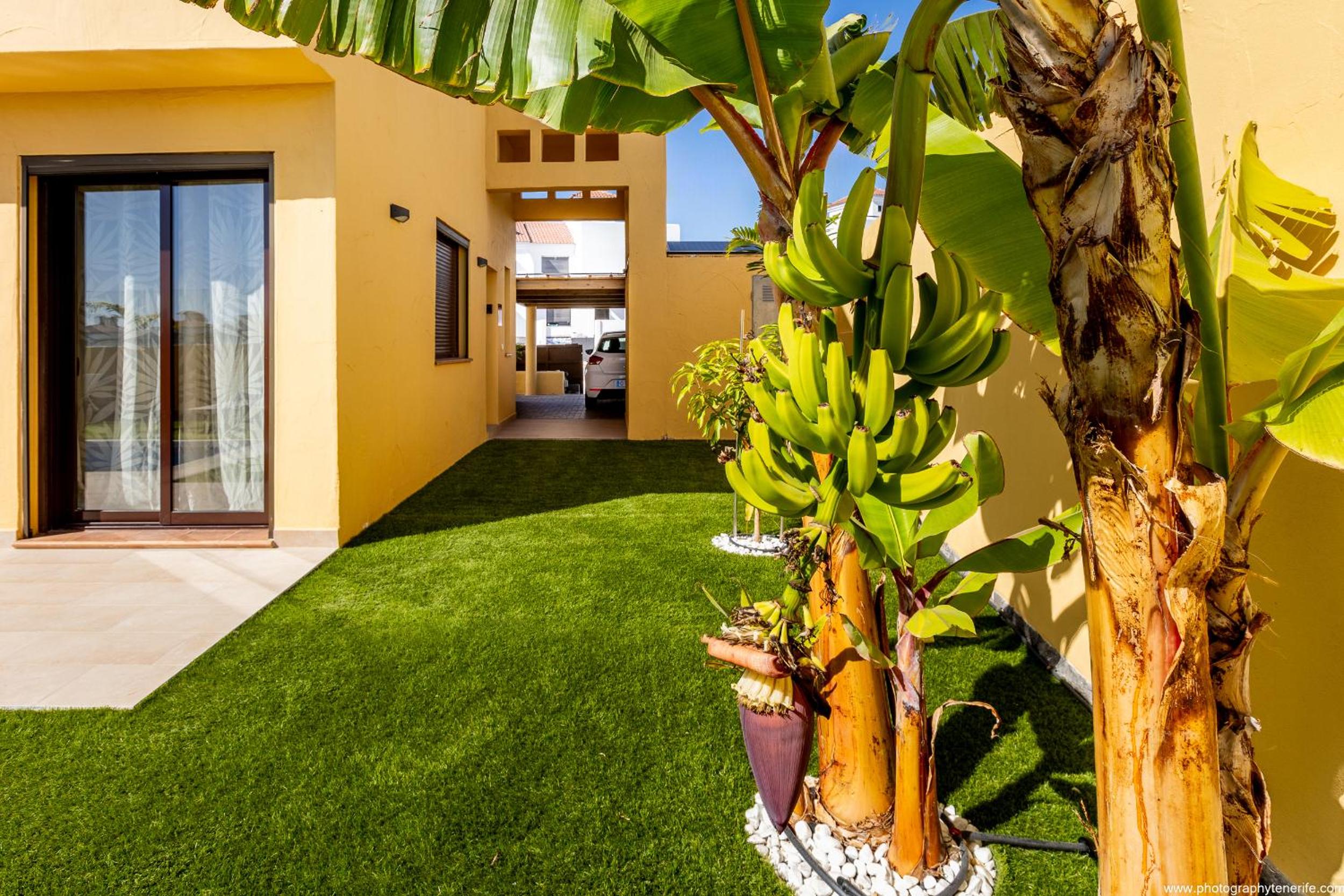 VILLA WITH 4 BEDROOMS AND PRIVATE HEATED POOL view 4