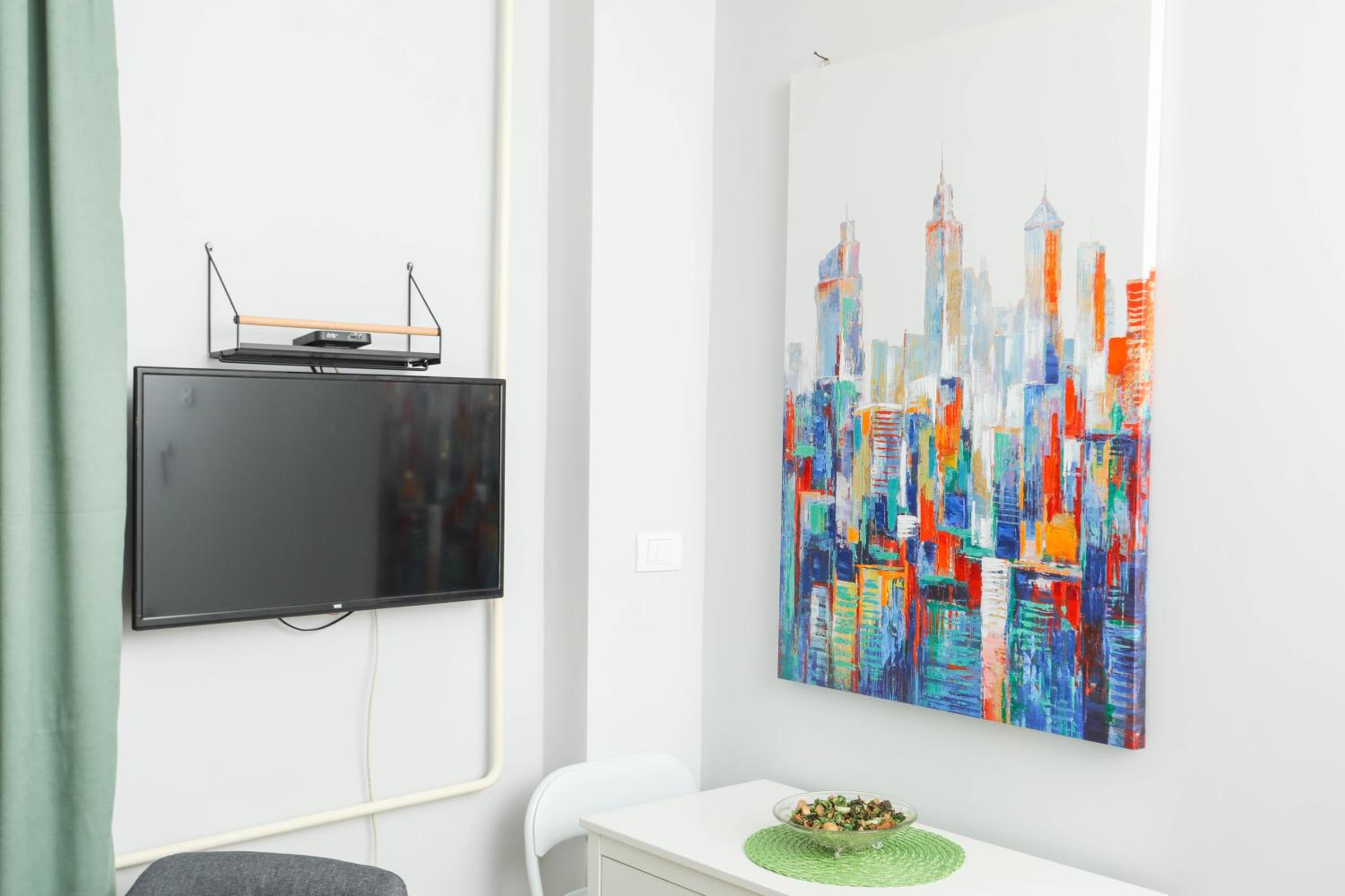 Studio 91 with Great WI-FI and free parking view 3