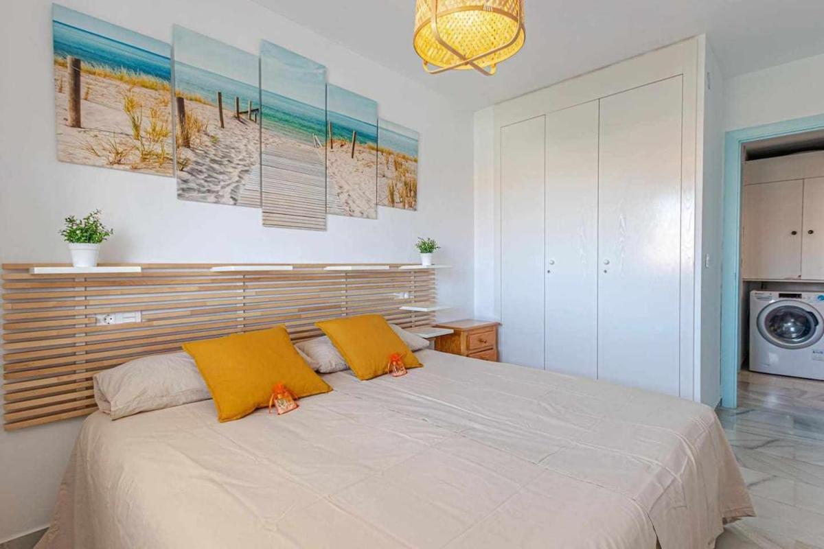 797 Holiday Rentals - Luminoso piso para 4 en Arroyo de la miel photo 2