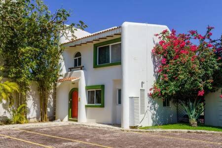 Private Villa with Pool, Golf, Patio & 5th Ave Access
